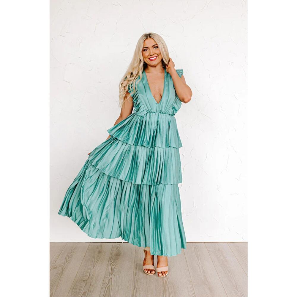 NEW! Impressions Seeking Champagne Pleated Maxi Dress, NWT, Size Large